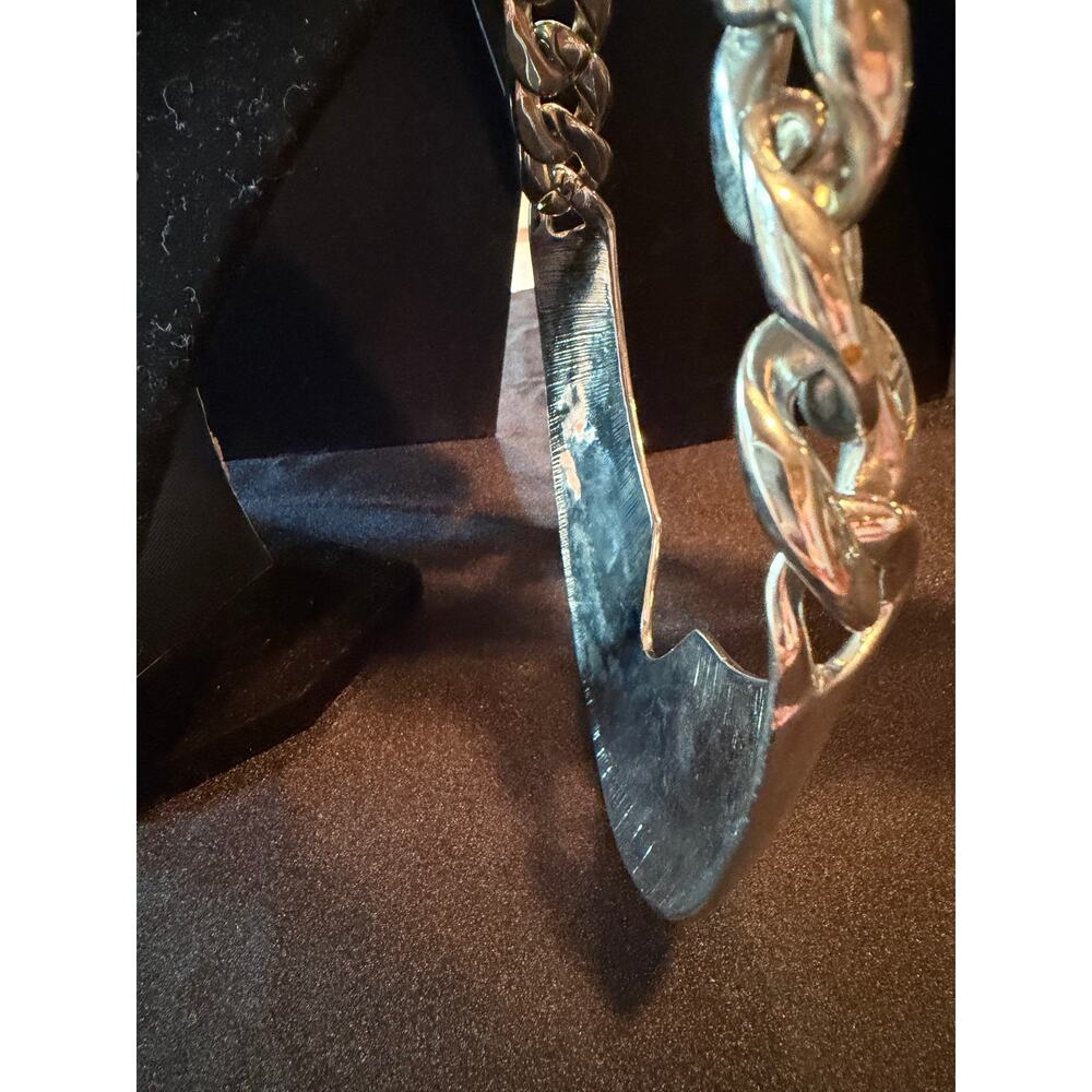 Silver-tone torque necklace a hammered finish 14-16” adjustable statement piece - Picture 5 of 9